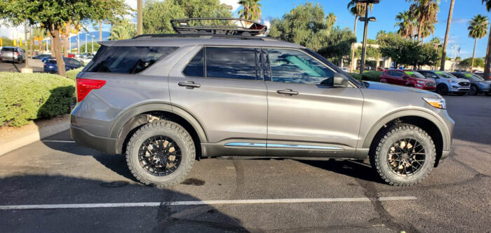 2022 Ford Explorer - Carbonized Gray XLT - Image 4