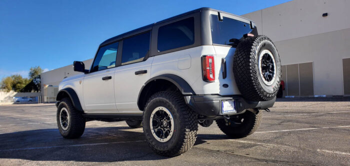 2022 Ford Bronco – Oxford White Badlands 4-Door - Image 4