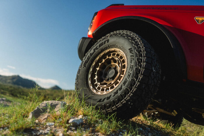 2023 Ford Bronco – Hot Pepper Red Badlands 4-Door - Image 2