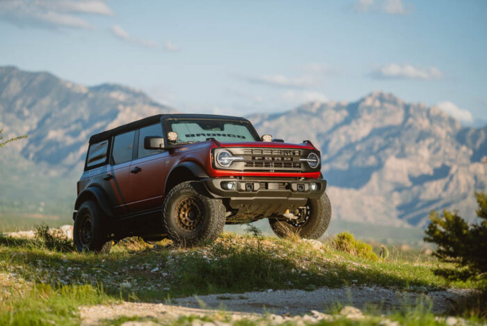 2023 Ford Bronco – Hot Pepper Red Badlands 4-Door - Image 3