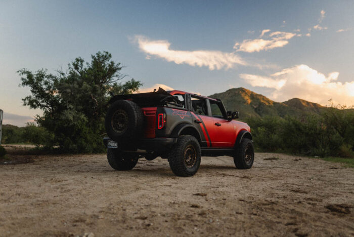 2023 Ford Bronco – Hot Pepper Red Badlands 4-Door - Image 7