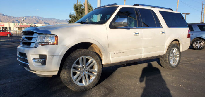 2017 Ford Expedition – Platinum White Platinum