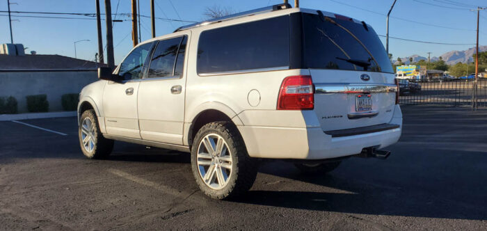 2017 Ford Expedition – Platinum White Platinum - Image 2