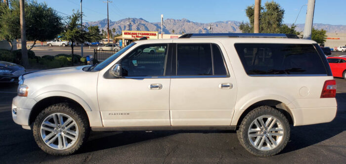 2017 Ford Expedition – Platinum White Platinum - Image 3