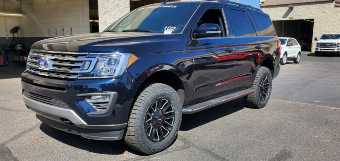 2021 Ford Expedition – Antimatter Blue XLT - Image 2